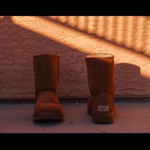 UGG Classic Short II, size 7.5, in the color Chesnut.